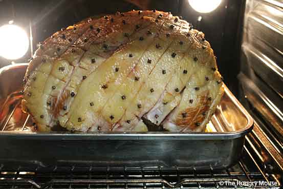 http://www.thehungrymouse.com/2014/04/12/how-to-cook-a-holiday-ham-for-easter/img_4918/