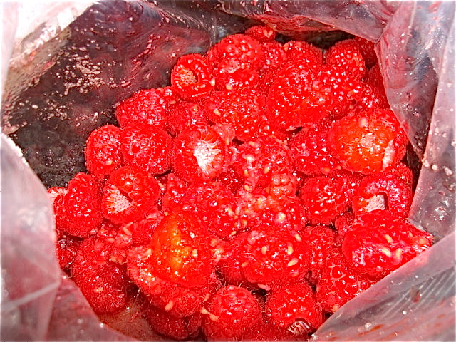 Fresh raspberries, sugar, and raspberry liquor