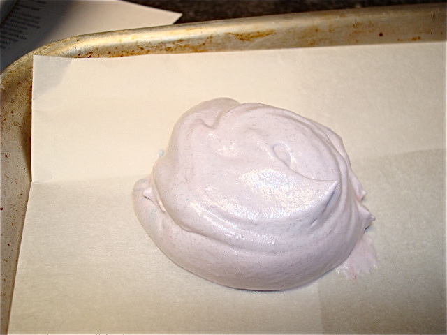 Drop a blob of meringue onto your prepared pan