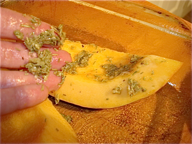 Spread the herbs on the squash