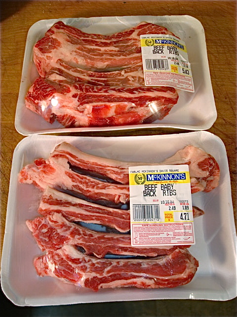 4 pounds of beef ribs is about 8-10 ribs, depending on how meaty they are
