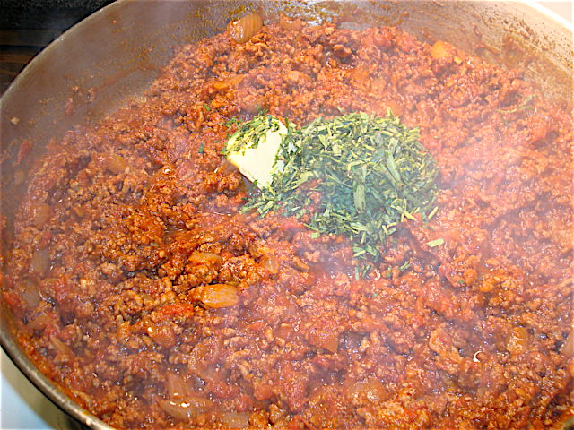 Add the butter and tarragon to the ragout