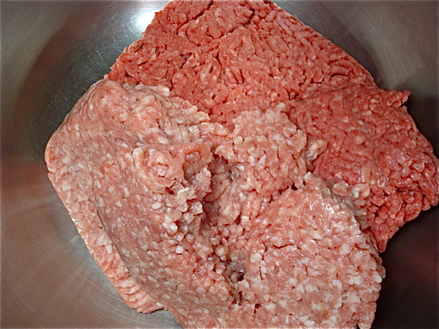 Put the ground beef and pork in a large mixing bowl