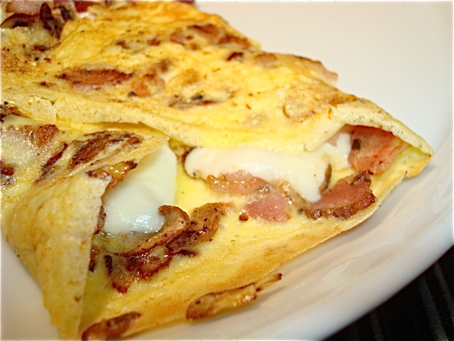 Simple Bacon And Cheese Omelet The Hungry Mouse