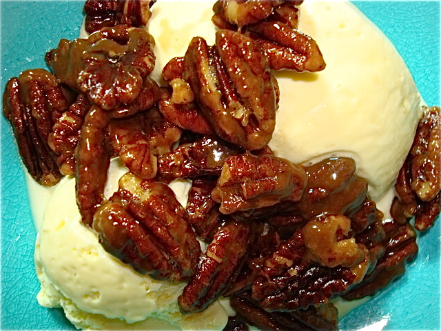 Hot Buttered Rum Pecan Sundae
