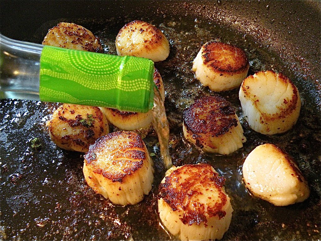 How do you bake sea scallops?