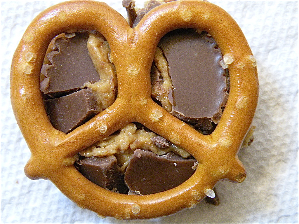 Top pretzel, now secure
