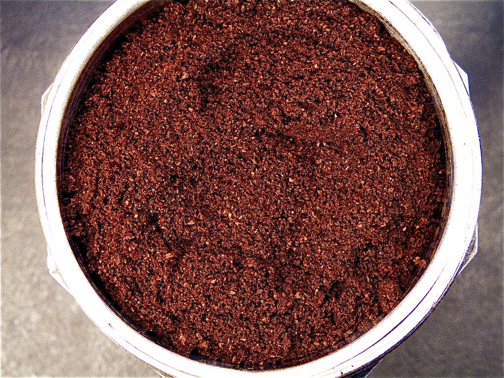 How to make stovetop espresso: Fill the filter
