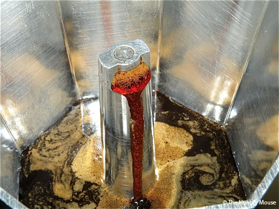 How to make stovetop espresso: Wait for your espresso to brew