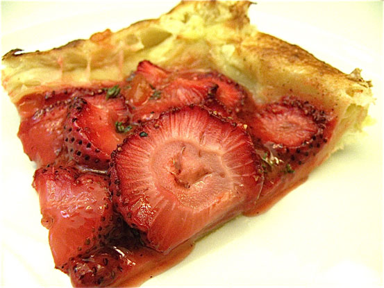 Strawberry Brunch Tarte with Thyme and Black Pepper at The Hungry Mouse Strawberry Brunch Tarte with Thyme and Black Pepper at The Hungry Mouse