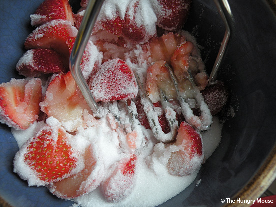 No-Cook Strawberry Ice Cream at The Hungry Mouse