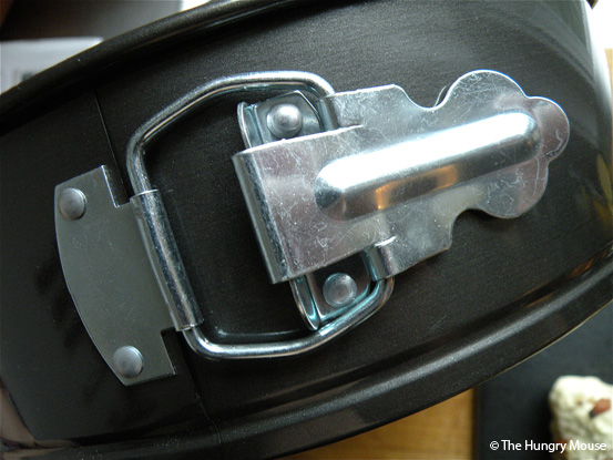 latch on springform pan