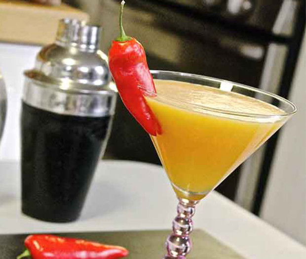 Screaming-Pineapple-Cocktail-The-Hungry-Mouse
